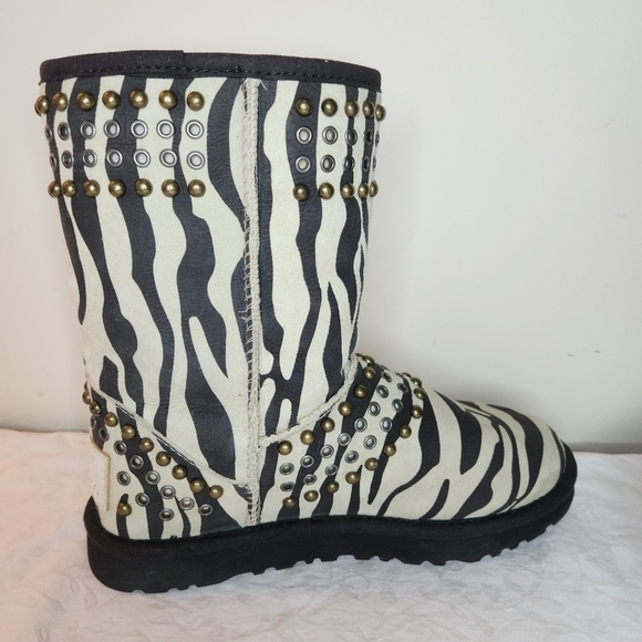 Jimmy Choo Zebra UGGS - Picture 4 of 11